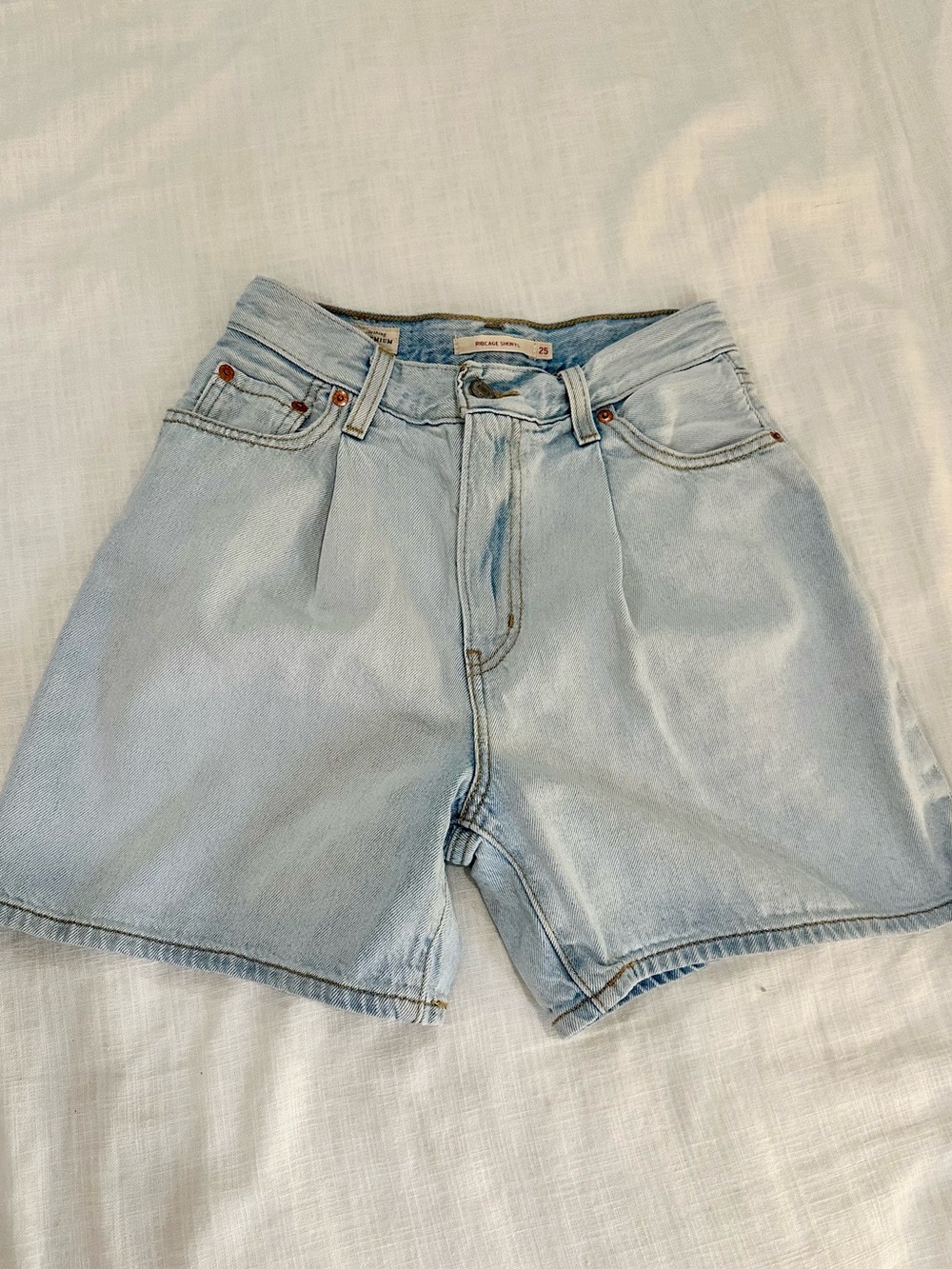 Levi’s Premium Ribcage Shorts Size 25 High Rise Light Wash Denim Jean Shorts